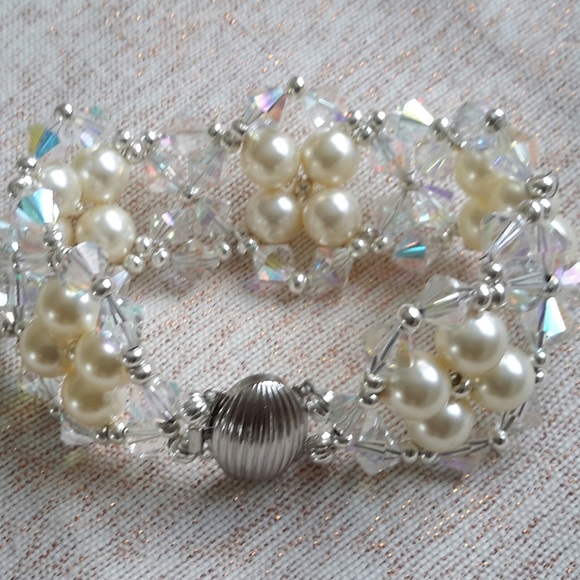 NWT Swarovski Crystal Pearls Bracelet - Picture 7 of 8